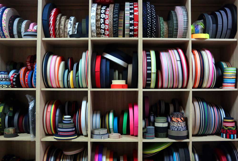 Isson Webbing工場のウェビングロール展示